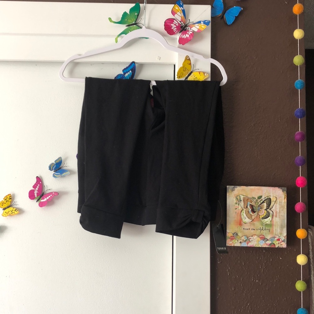 Torrid premium leggings in black. NWT